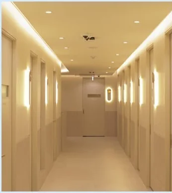 Hành lang với dãy phòng hồi phục riêng
