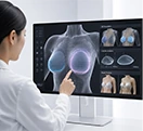 Nhân viên y tế xem màn hình mô phỏng 3D