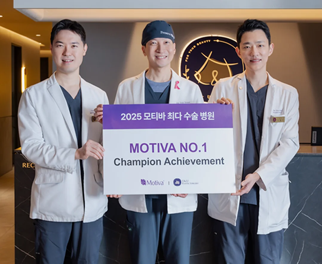 Ba bác sĩ U&U cầm bảng MOTIVA NO.1 Champion Achievement 2025, bệnh viện mổ Motiva nhiều nhất